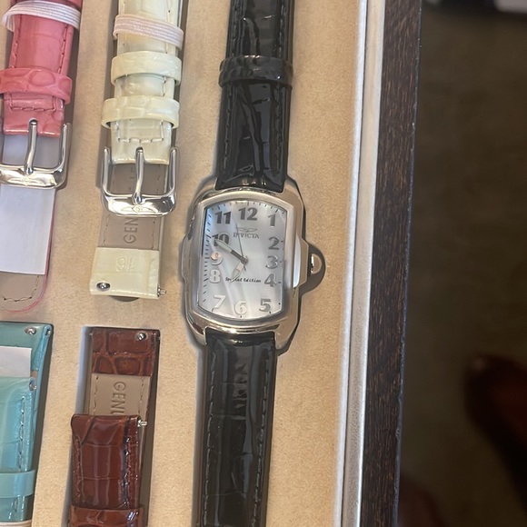 Women’s Invicta watch - Picture 2 of 3